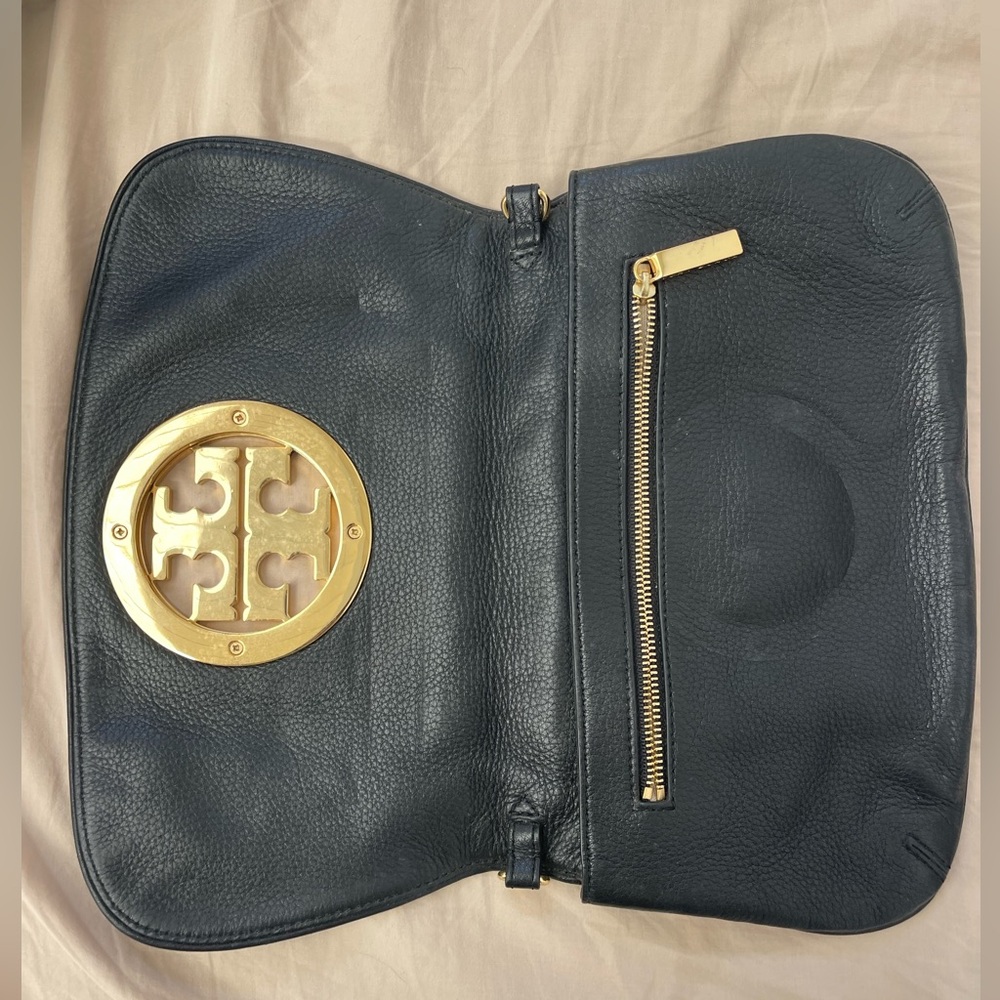 Tory Burch black Reva leather clutch in great preowned condition - Picture 3 of 8